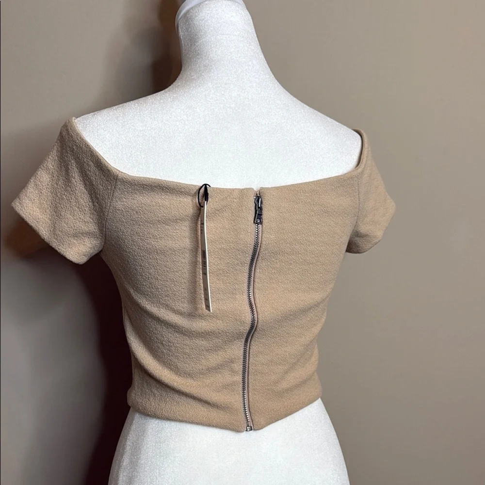 Alice + Olivia Tan Off-Shoulder Crop Top Back Zip - Picture 2 of 8